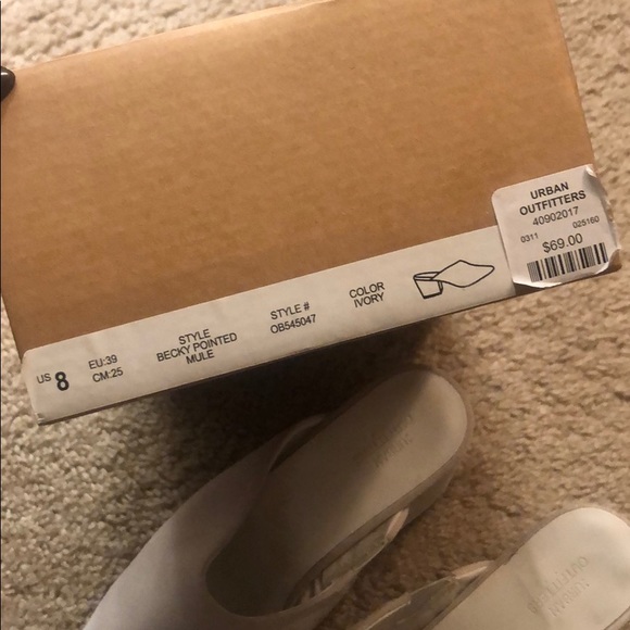 URBAN OUTFITTERS Becky Suede Ivory Pointed Mule - Picture 5 of 8